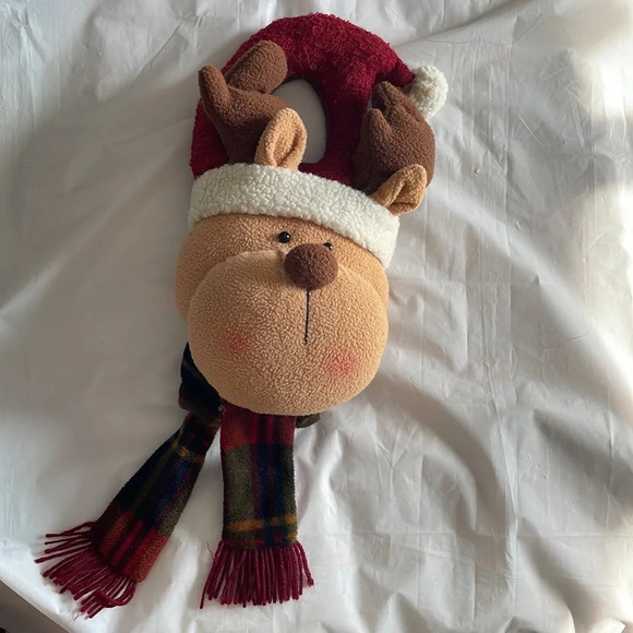 🦌 Reindeer Stuffie Door Knob Hanging Christmas Decor - Festive and Adorable! 🚪 - Picture 1 of 5